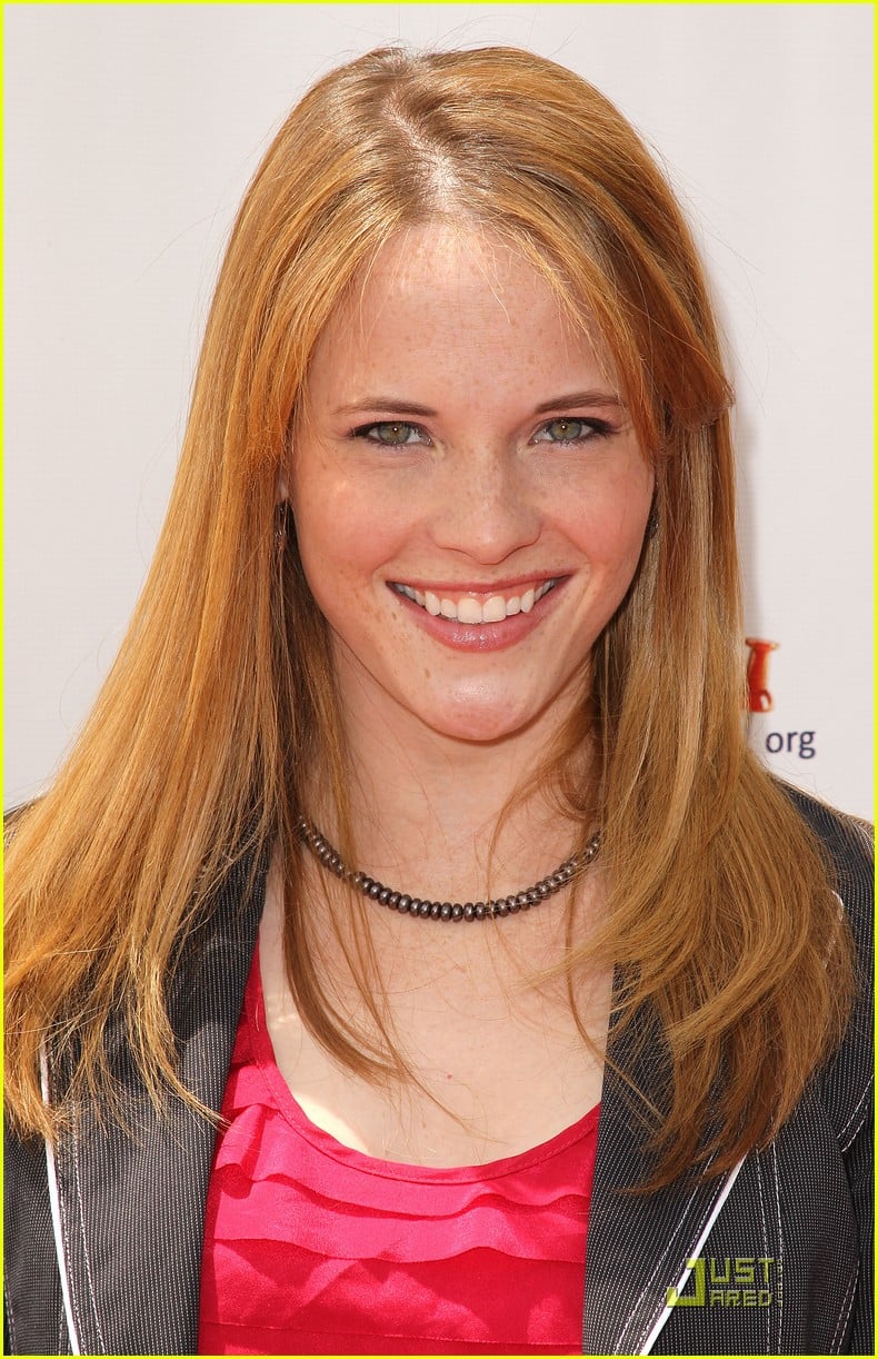 Full Sized Photo of katie leclerc give back hollywood 03 | Katie