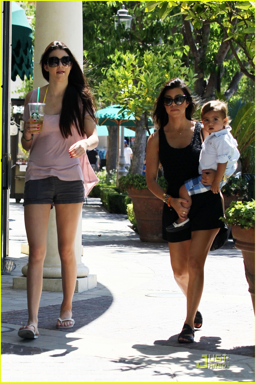 Kendall Jenner: Shopping with Kourtney & Mason! | Photo 423619 - Photo ...