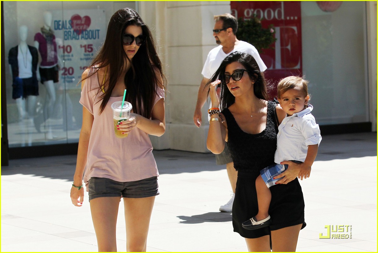 Kendall Jenner: Shopping with Kourtney & Mason! | Photo 423623 - Photo ...