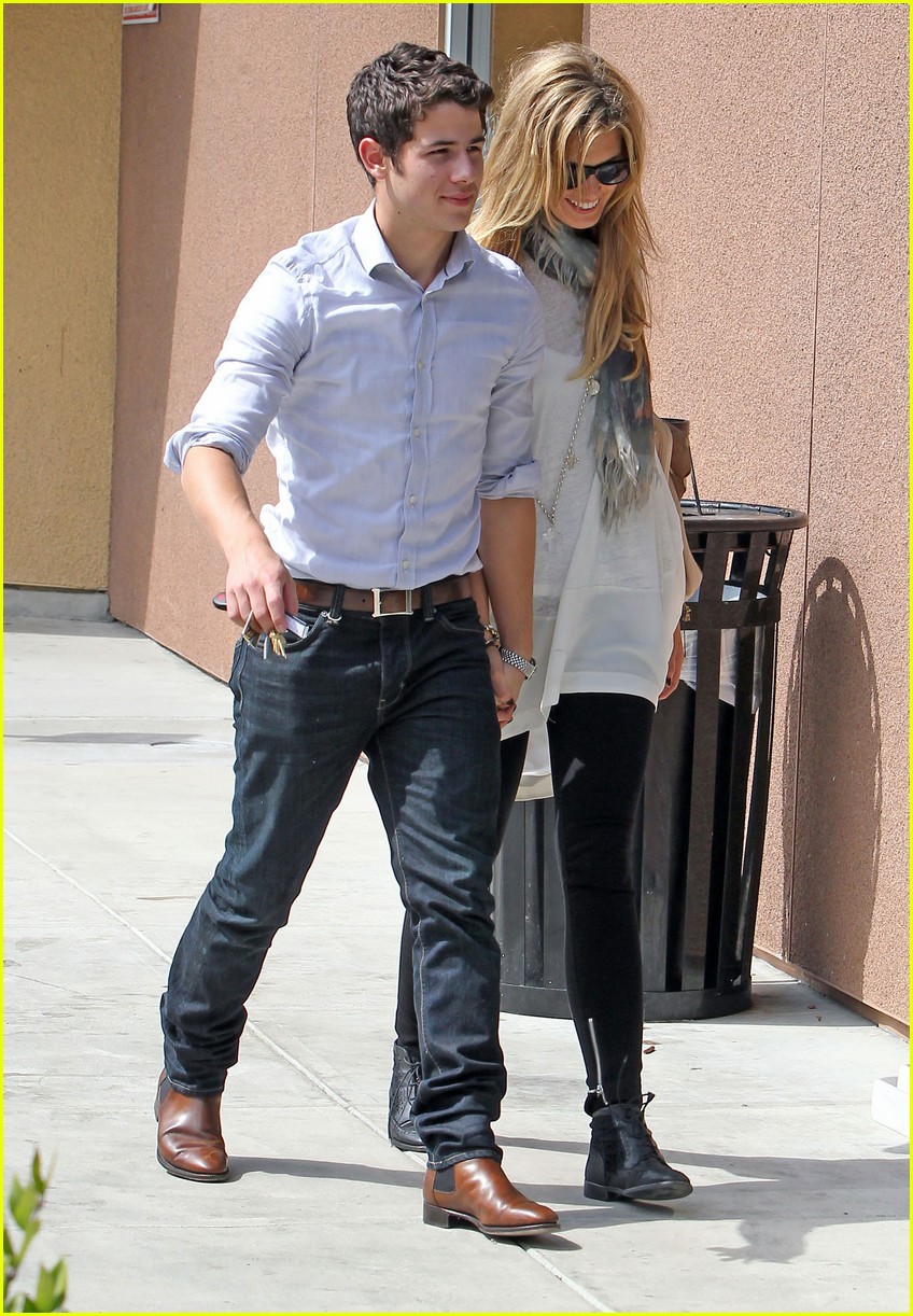 Nick Jonas & Delta Goodrem: Holding Hands at Henry's Hat | Photo 421624 ...