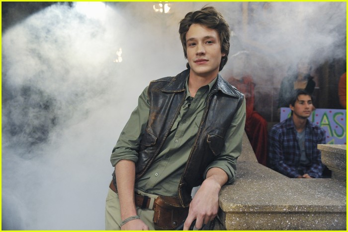 Nick Roux is a 'Beast Tamer' on Wizards of Waverly Place | Photo 422825 ...