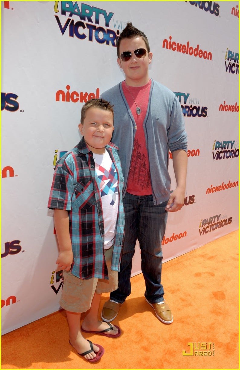 Noah Munck Iparty With Brother Ethan Photo 420089 Photo Gallery Just Jared Jr 