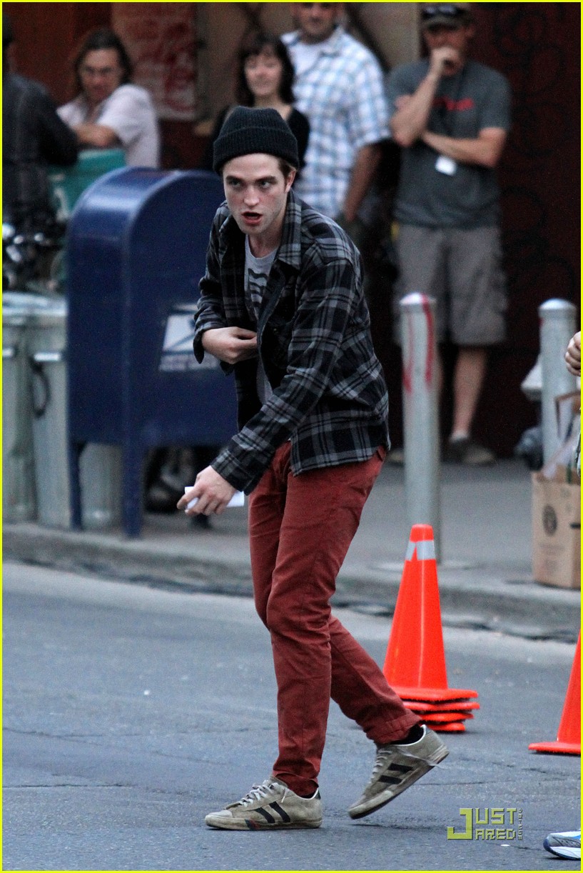 Robert Pattinson: Red Pants Rehearsal | Photo 424043 - Photo Gallery ...