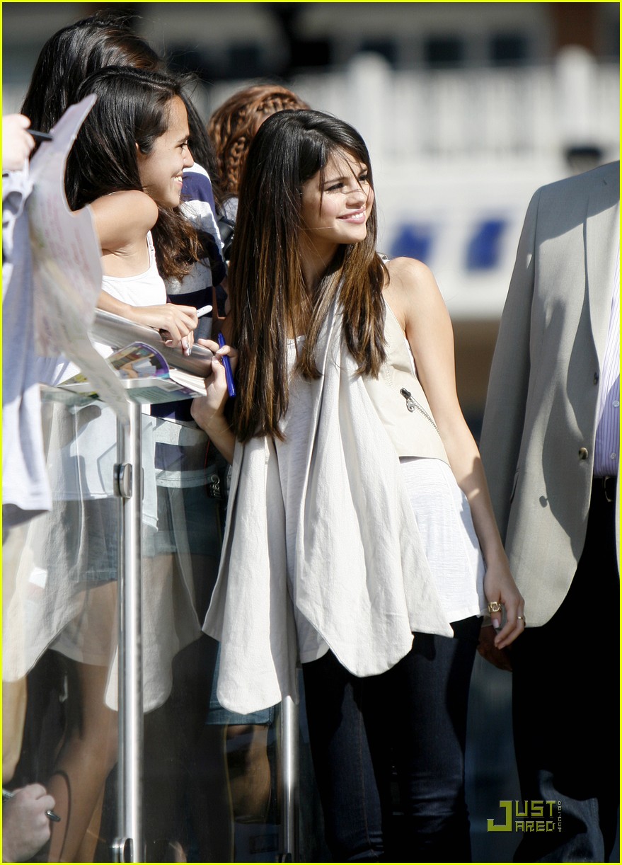 Selena Gomez: Good Morning, Texas! | Photo 422221 - Photo Gallery
