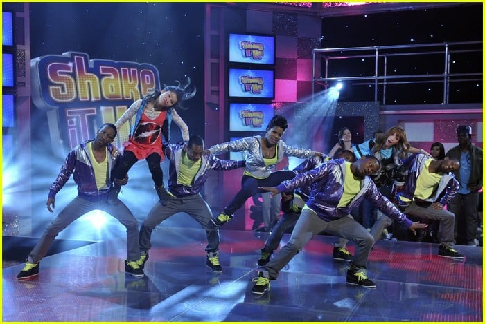 Zendaya Says Goodbye To Shake It Up?! | Photo 422088 - Photo Gallery