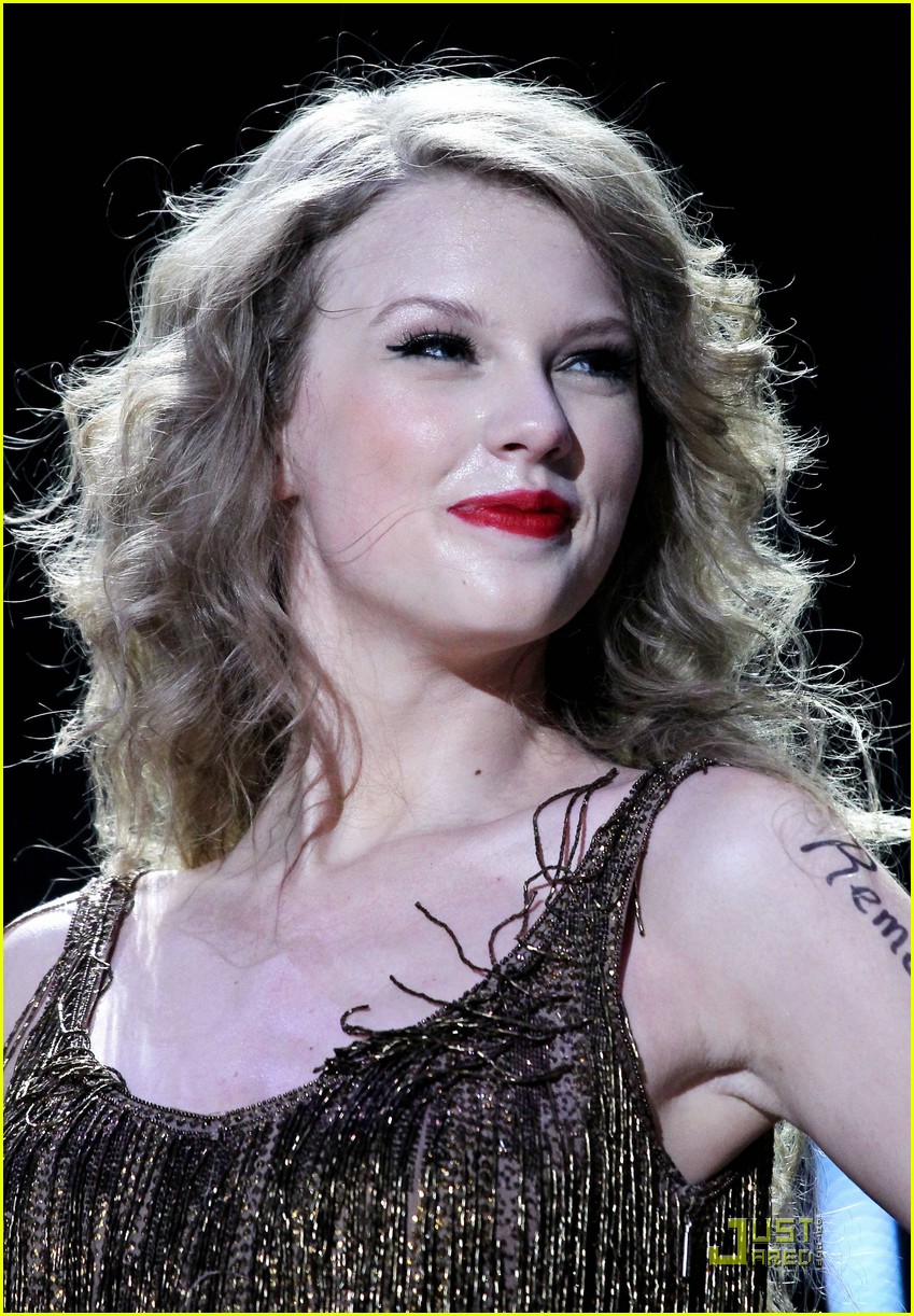 Full Sized Photo of taylor swift cmt music fest 21 Taylor Swift CMA