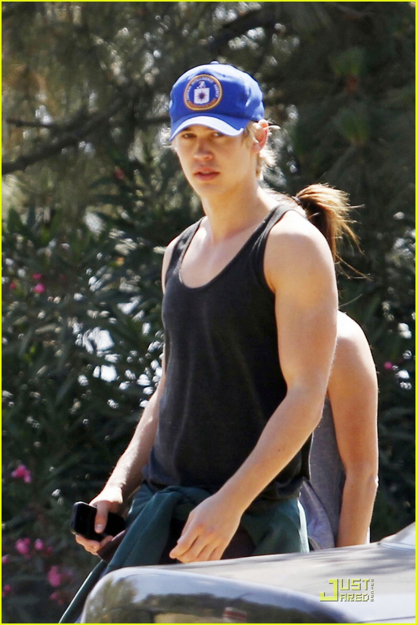 Ashley Tisdale: Runyon Canyon Hike with Austin Butler! | Photo 420685