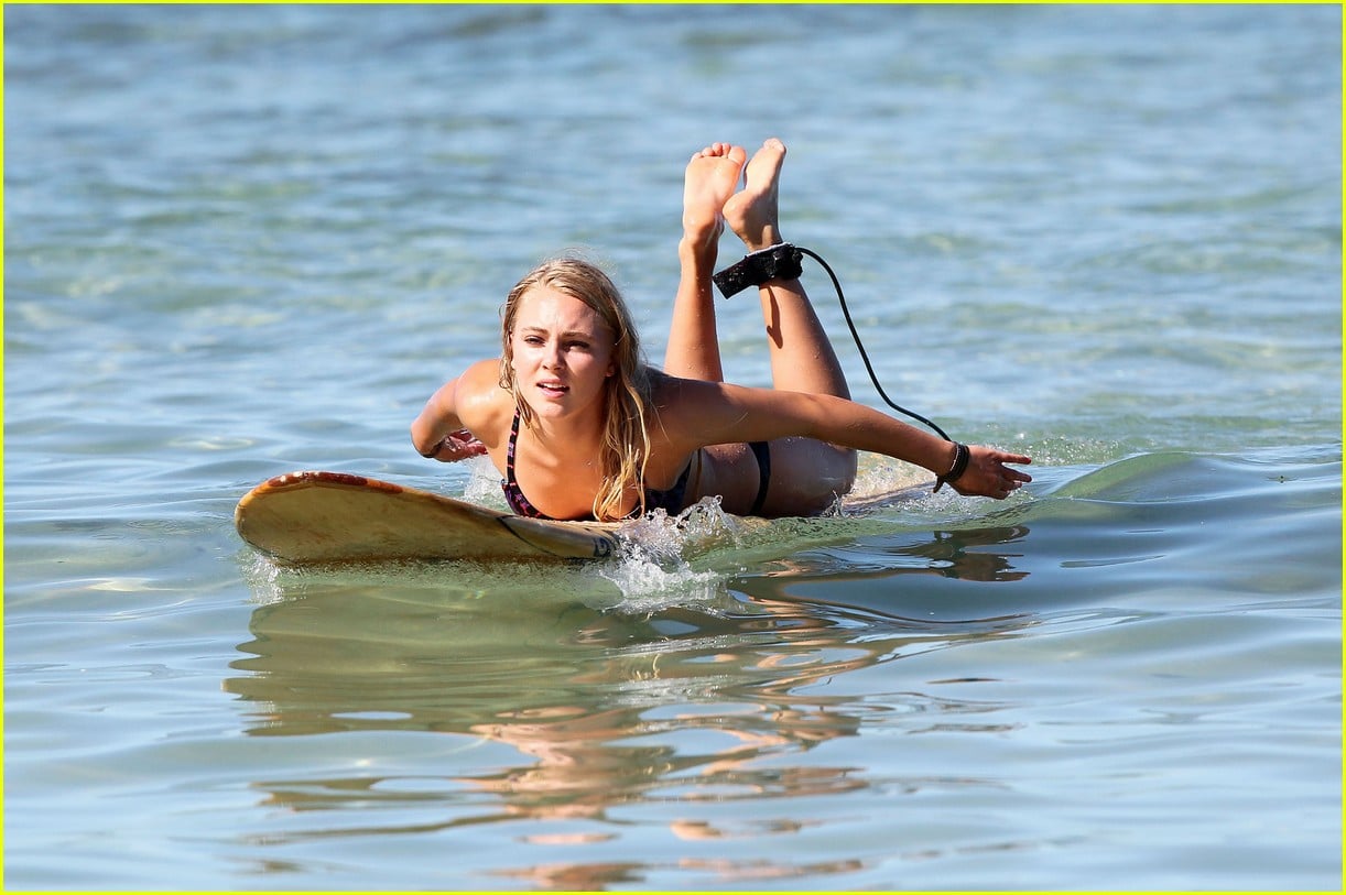 AnnaSophia Robb: Surf Camp in Hawaii! 