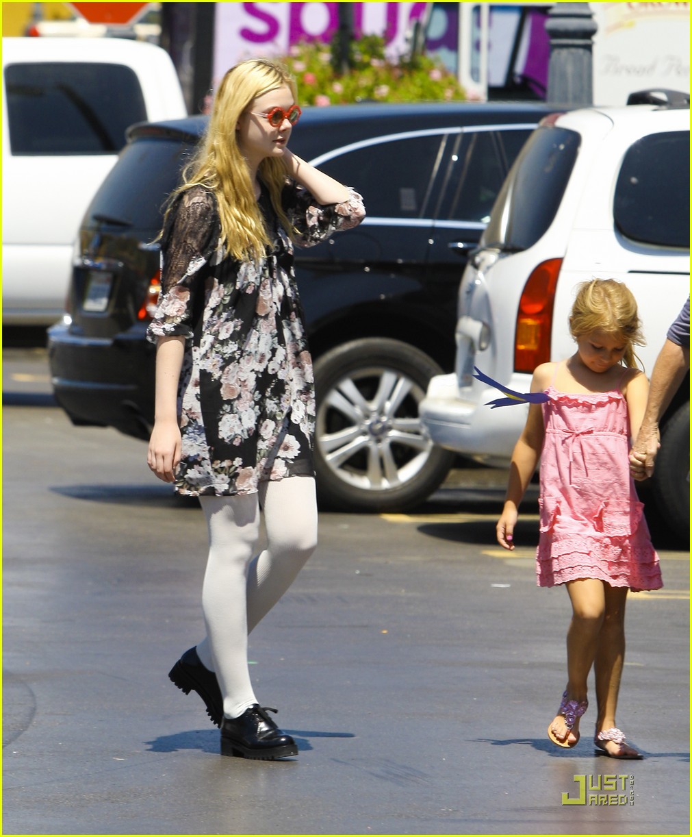 Elle Fanning Funky Glasses Fun Photo 428309 Photo Gallery Just Jared Jr 