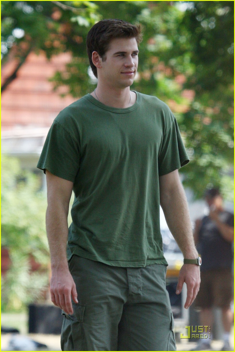 Liam Hemsworth Awol Green Guy Photo 426868 Photo Gallery Just Jared Jr 6483