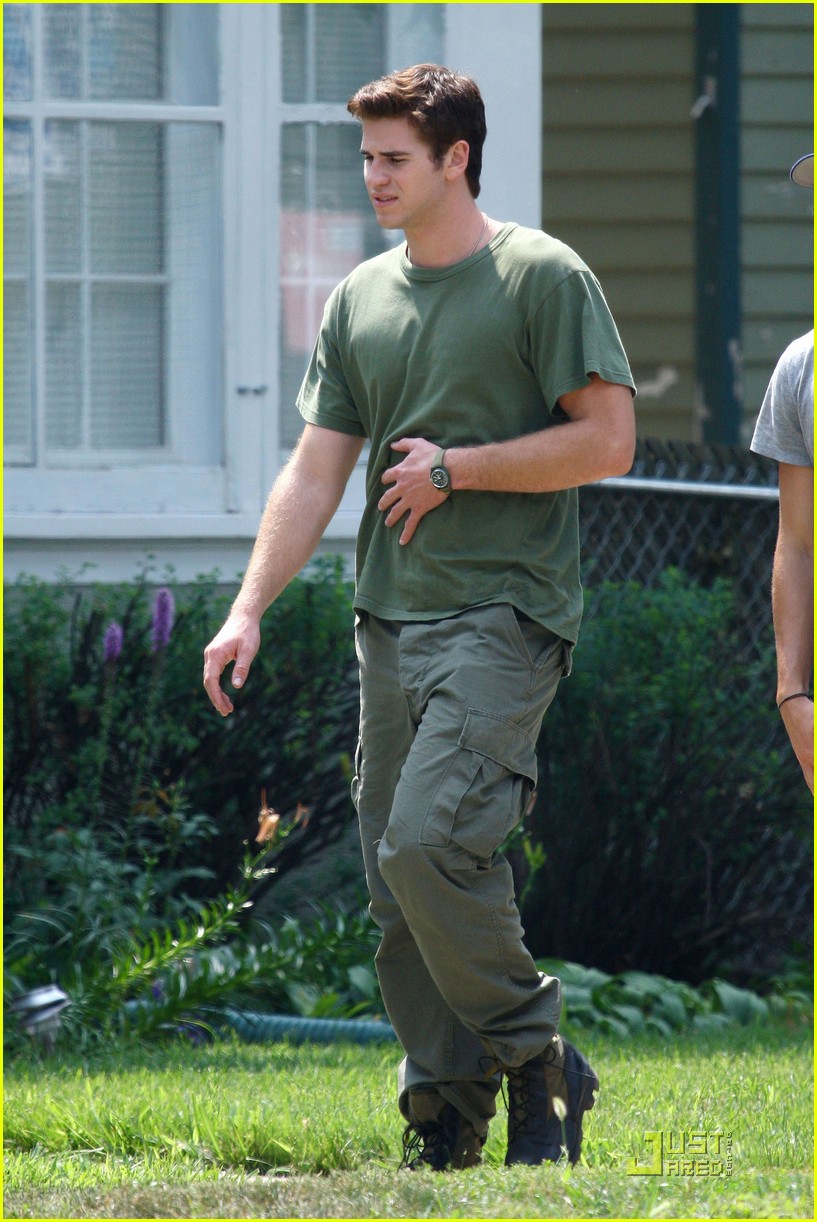 Liam Hemsworth Awol Green Guy Photo 426879 Photo Gallery Just Jared Jr 2102