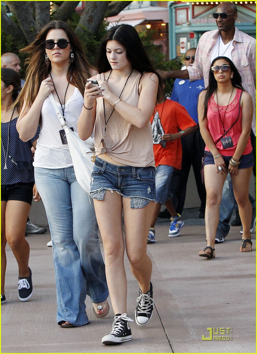 Kendall & Kylie Jenner: Jurassic Park Pair | Photo 425017 - Photo ...