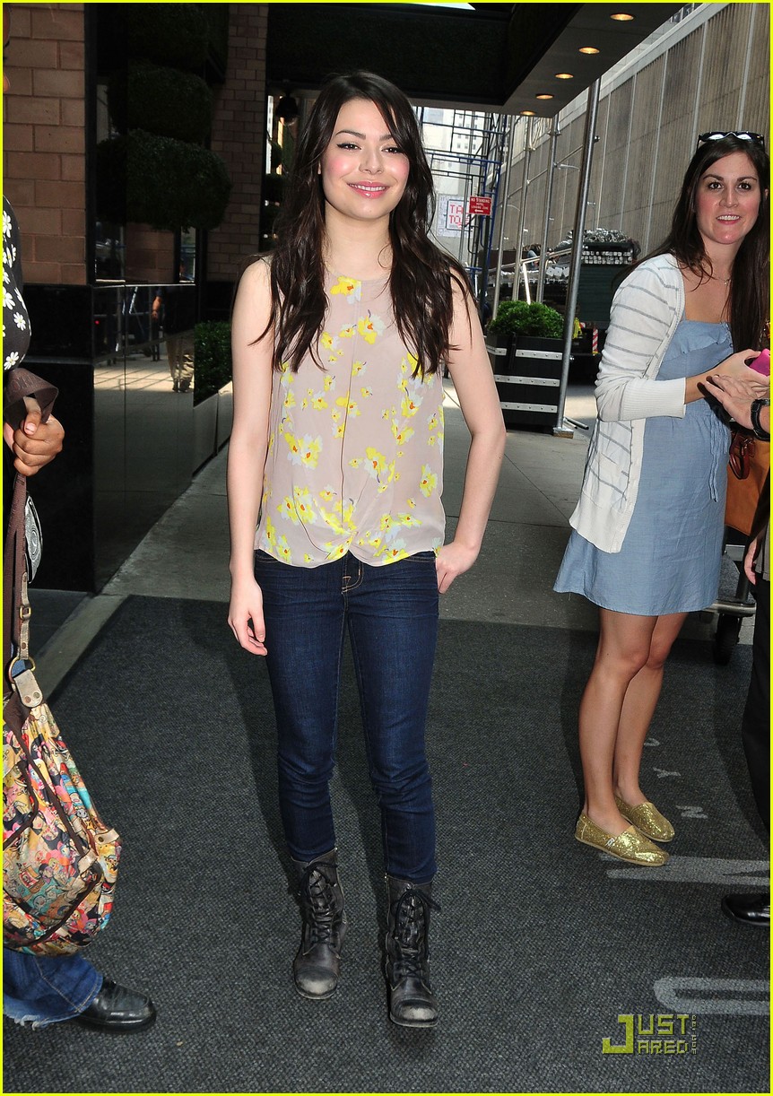 Miranda Cosgrove: 'Insane Show at Jones Beach!' | Photo 427608 - Photo