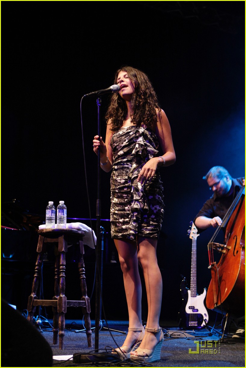 Full Sized Photo of nikki yanofsky north sea jazz 01 | Nikki Yanofsky ...