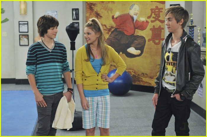 olivia holt tug o war 09