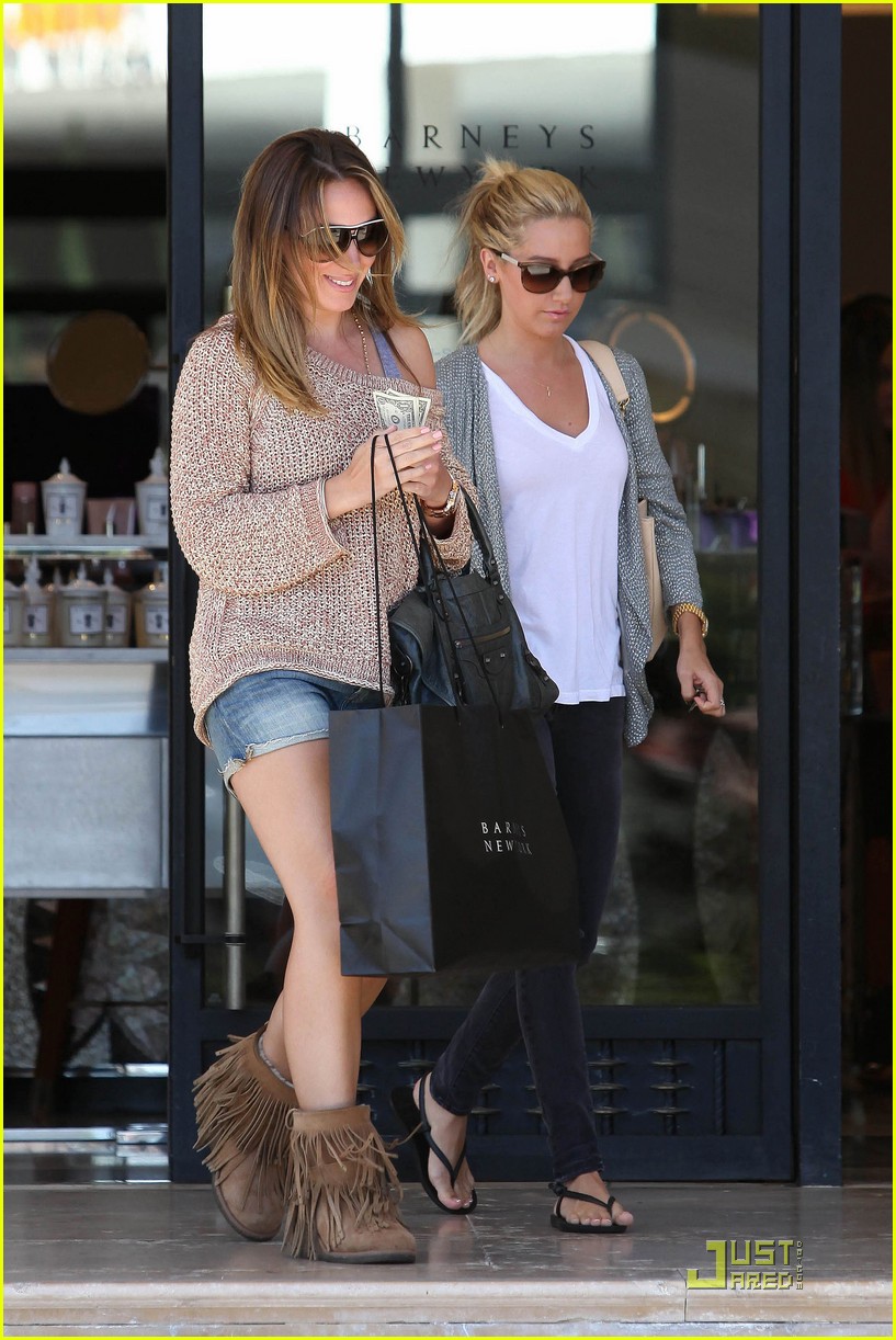 Ashley Tisdale & Haylie Duff: Barneys Besties | Photo 432320 - Photo ...