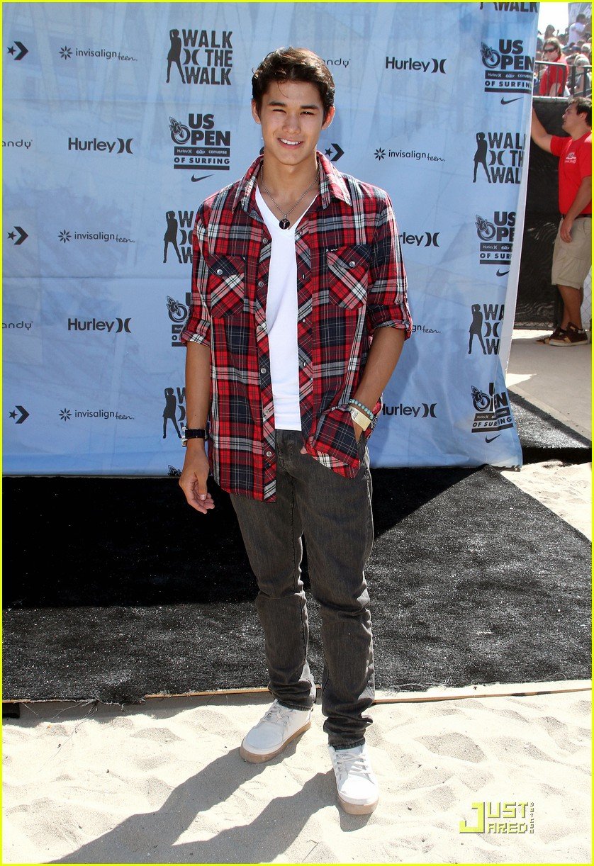 Booboo Stewart: Hurley's Walk The Walk Hunk | Photo 429691 - Photo ...