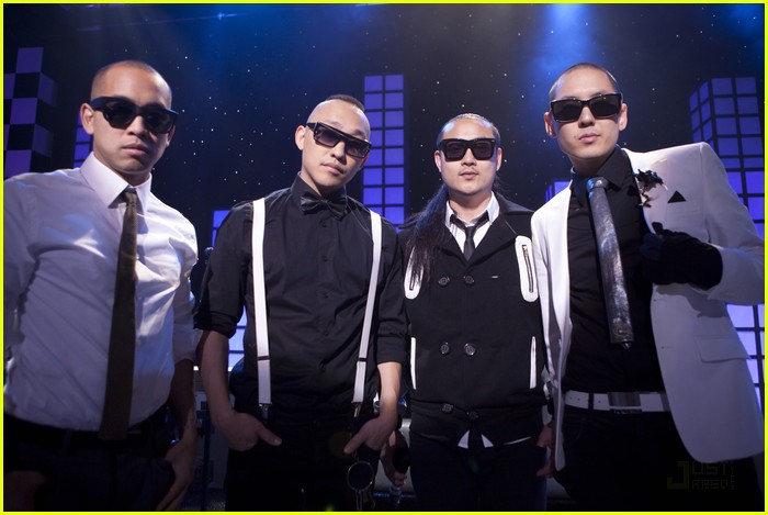 Far east movement the cataracs dev. Фар Ист Мувмент. Фар Ист Мувмент концерт. Far East Movement в очках. Far East Movement клипы.