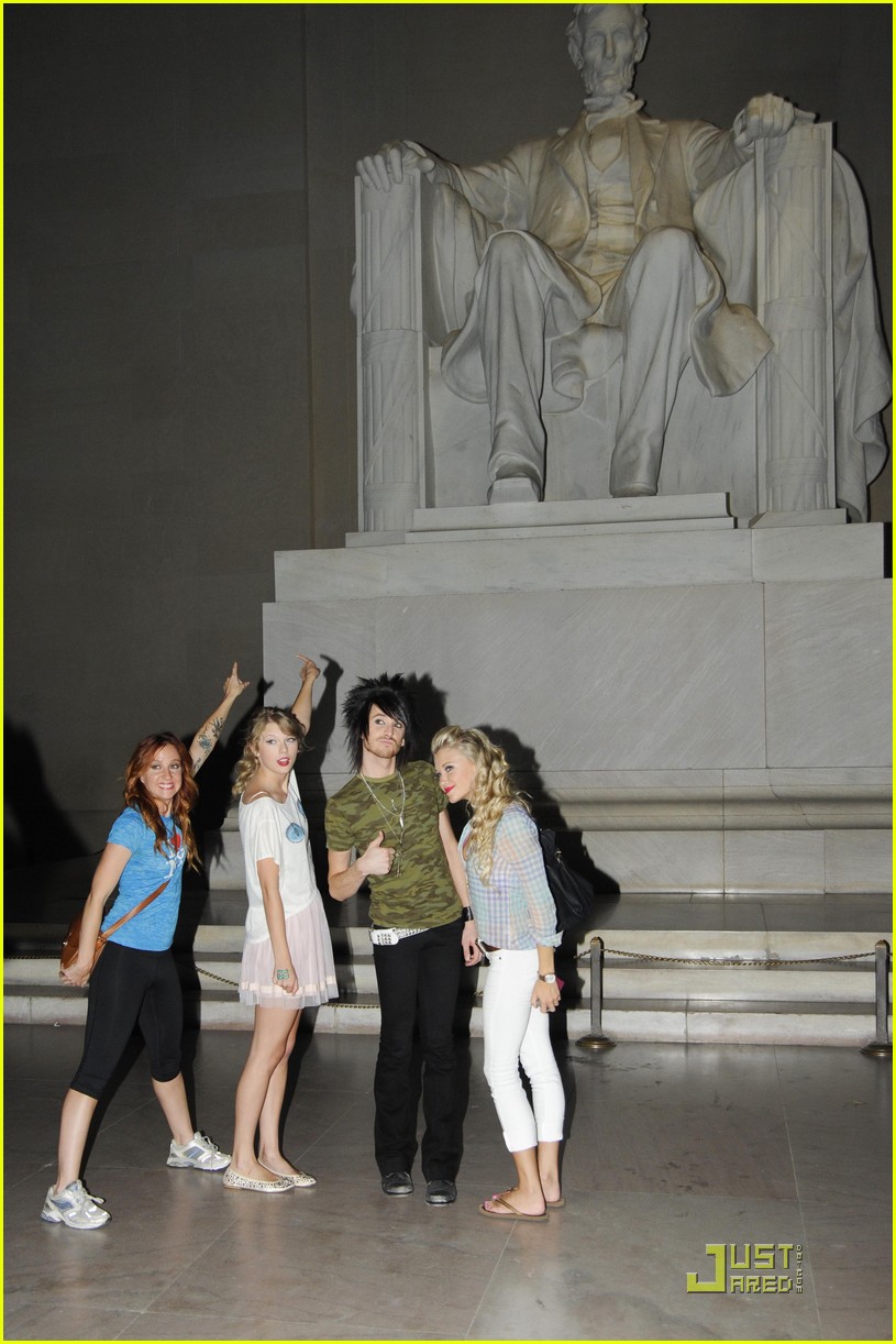 Full Sized Photo of taylor swift dc night tour 01 Taylor Swift DC