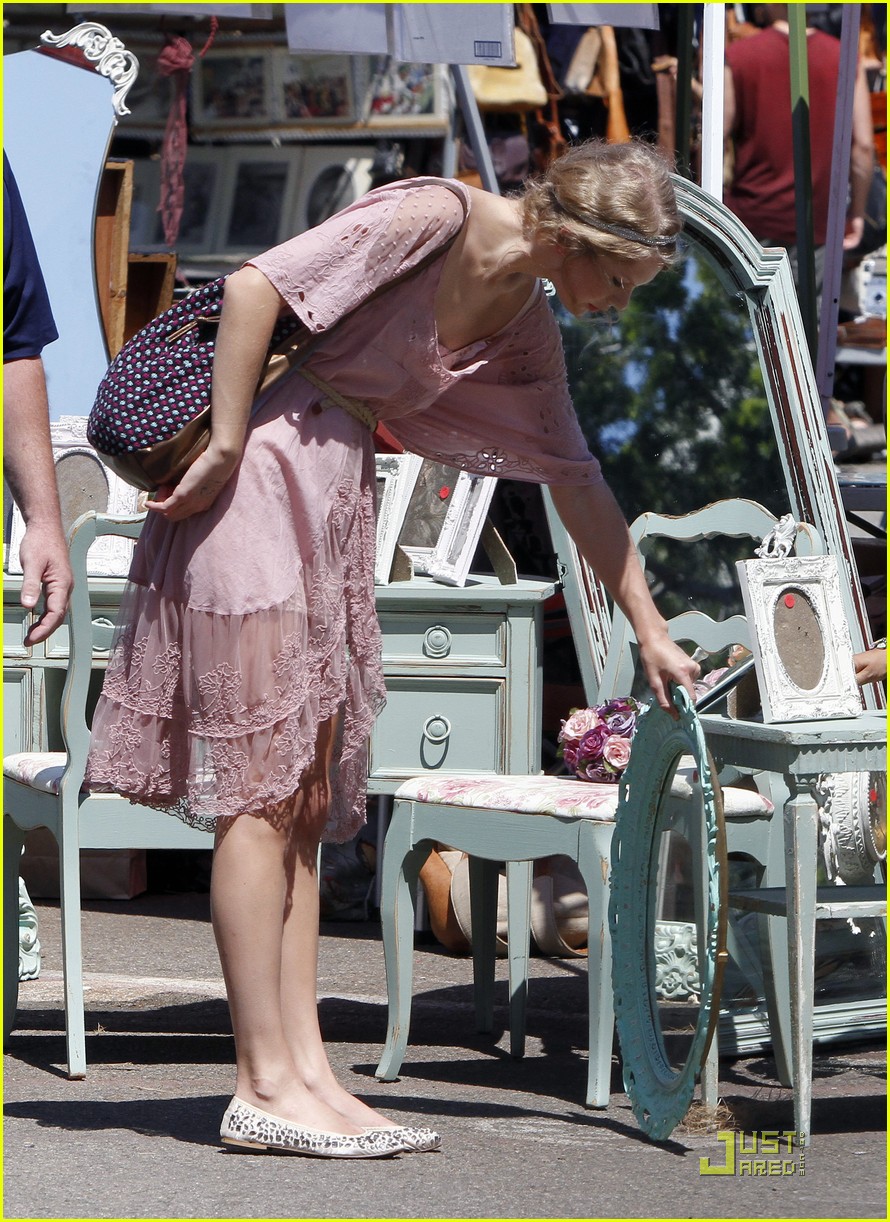 taylor swift flea market 01