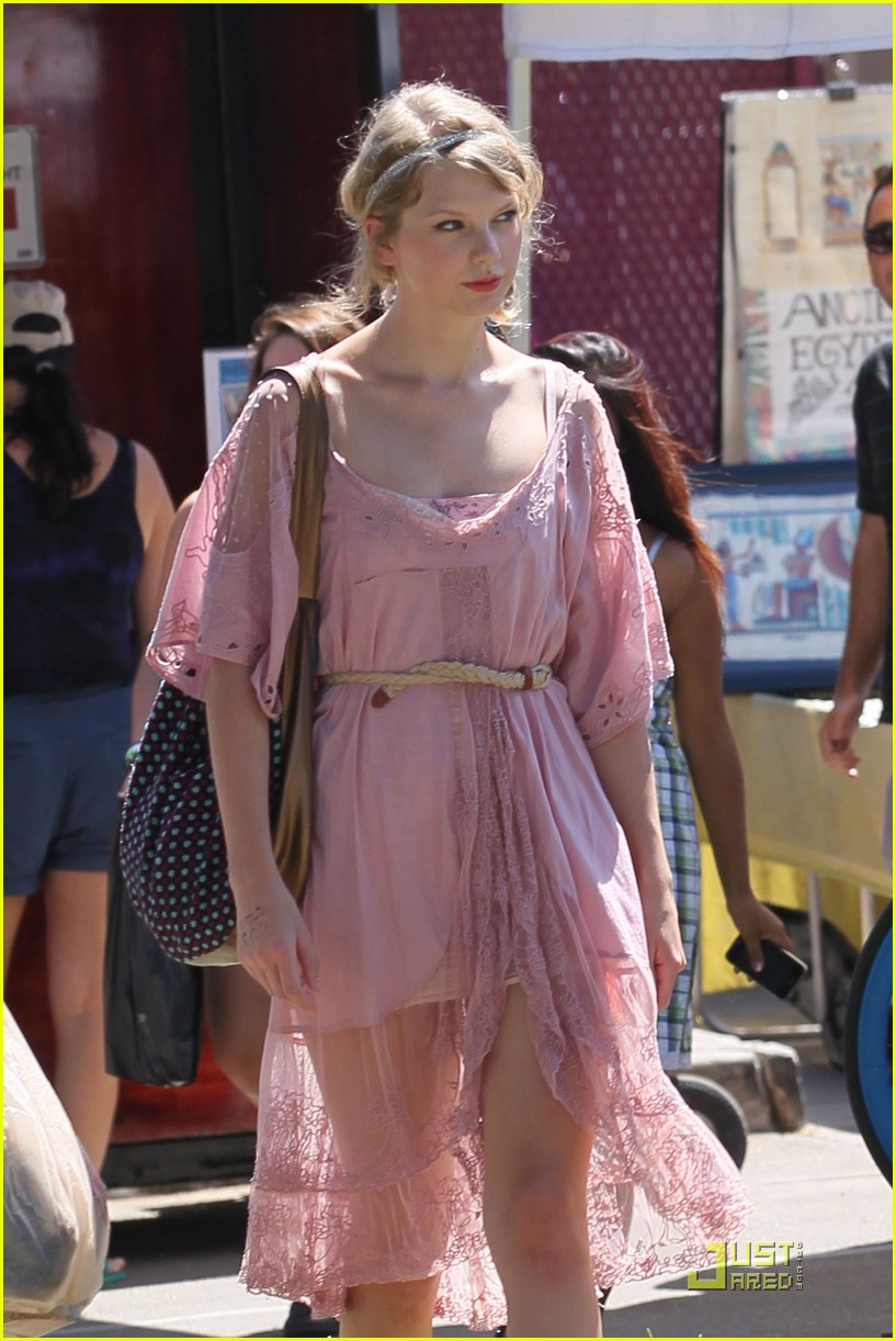taylor swift flea market 02