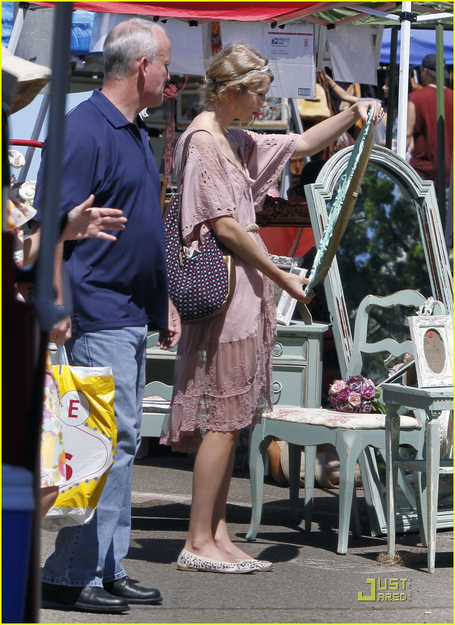 taylor swift flea market 03