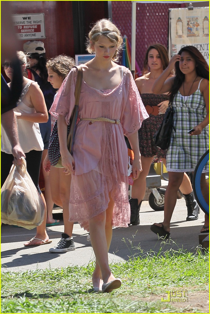 taylor swift flea market 10