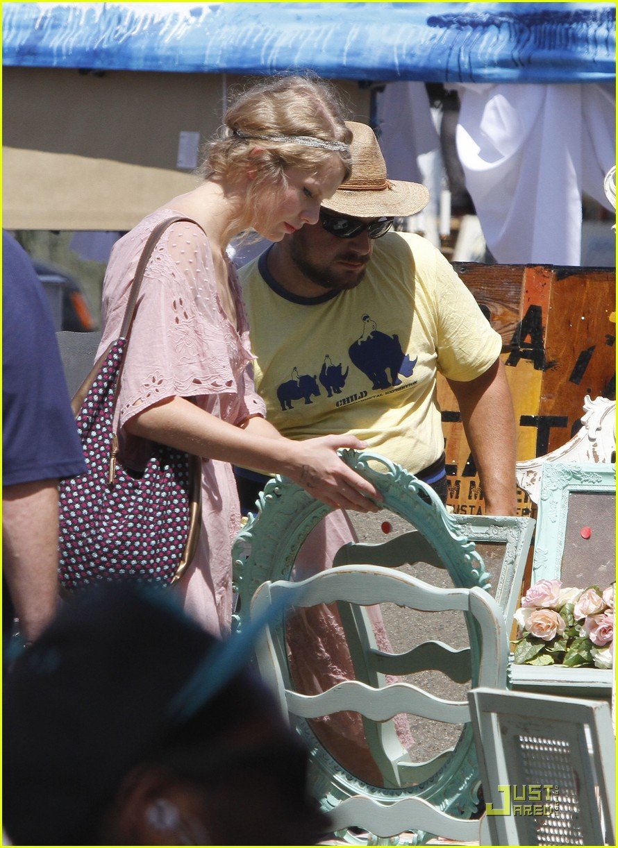 taylor swift flea market 12
