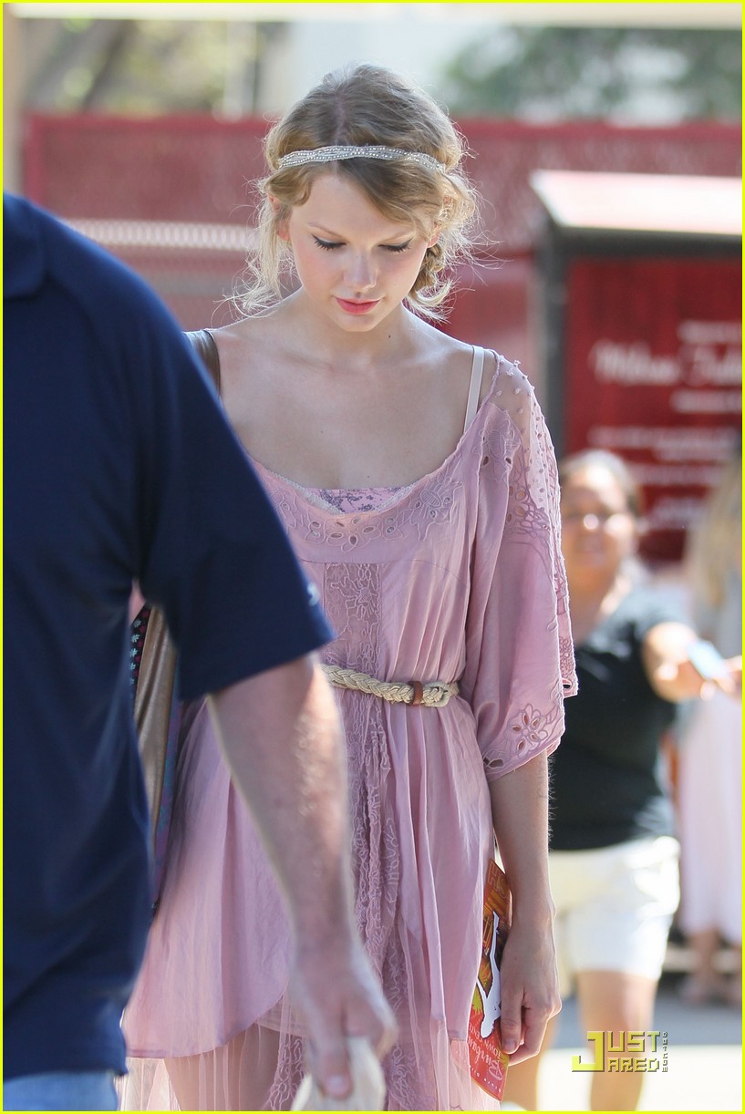 taylor swift flea market 15