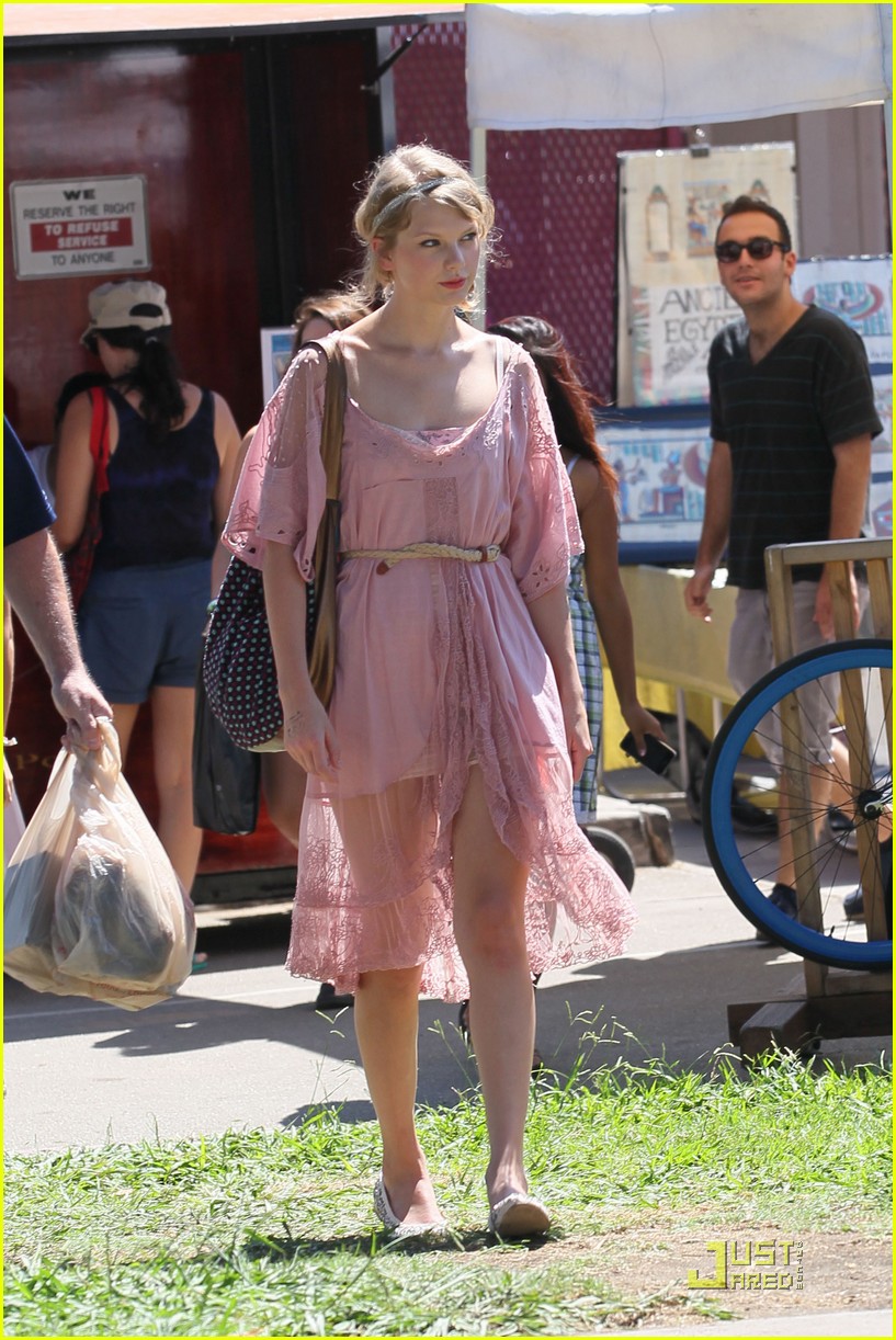 taylor swift flea market 16