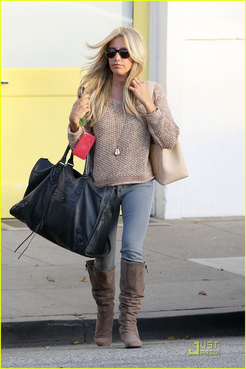 Ashley Tisdale: Hair Salon Sweetie! | Photo 430941 - Photo Gallery ...