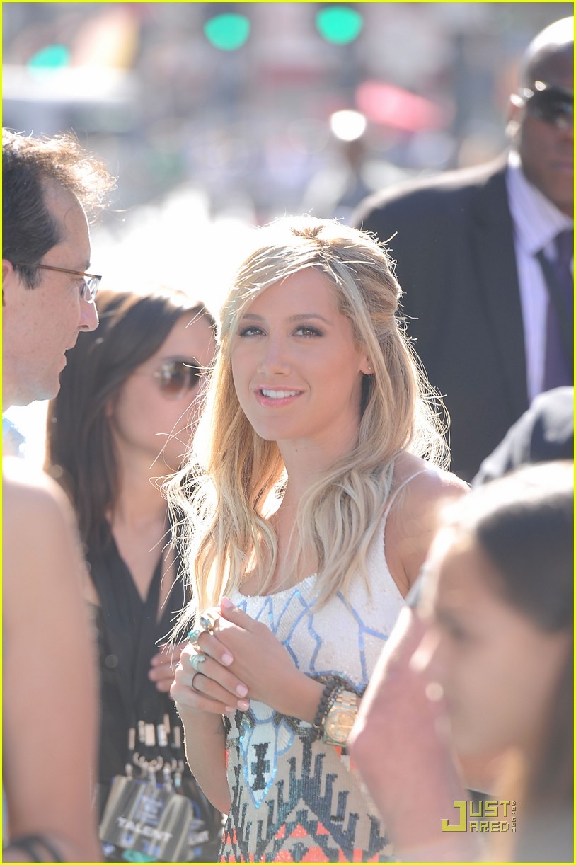 ashley tisdale phineas and ferb premiere 06