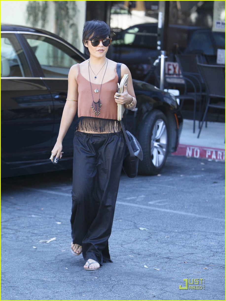 Full Sized Photo of vanessa hudgens laura new lunch 11 | Vanessa