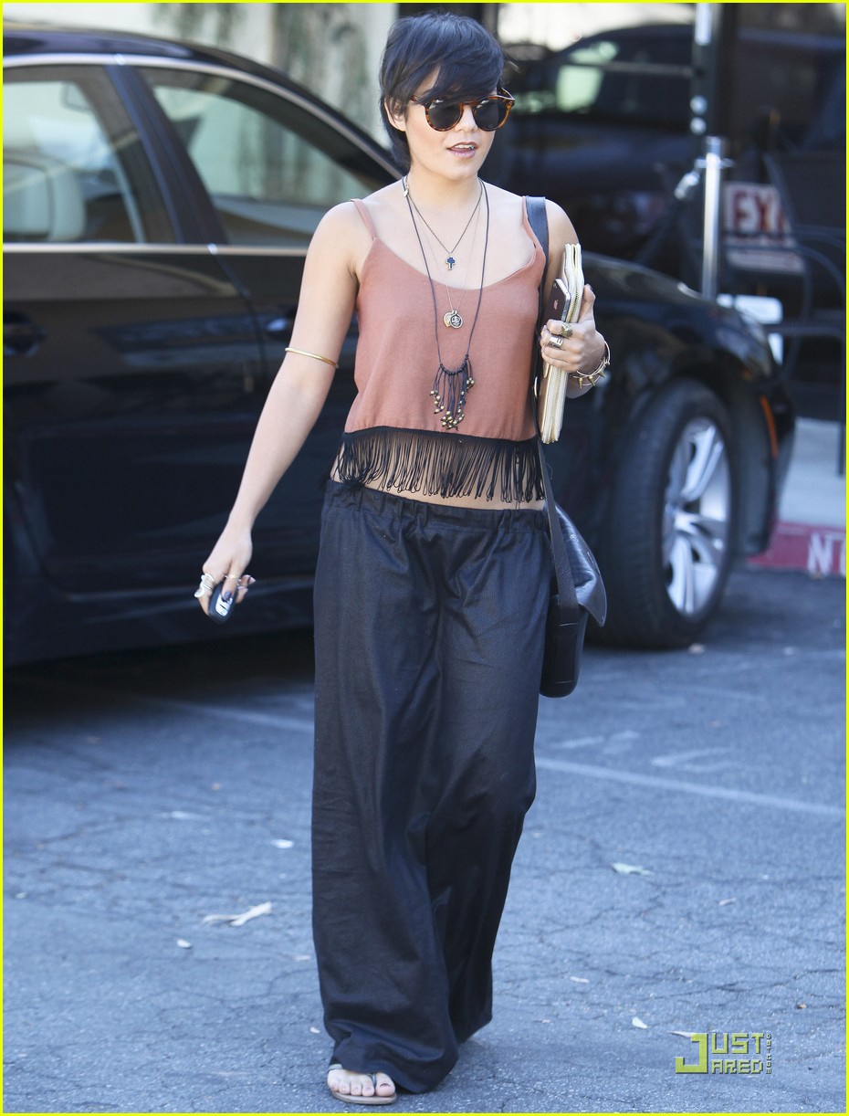 Full Sized Photo of vanessa hudgens laura new lunch 19 | Vanessa