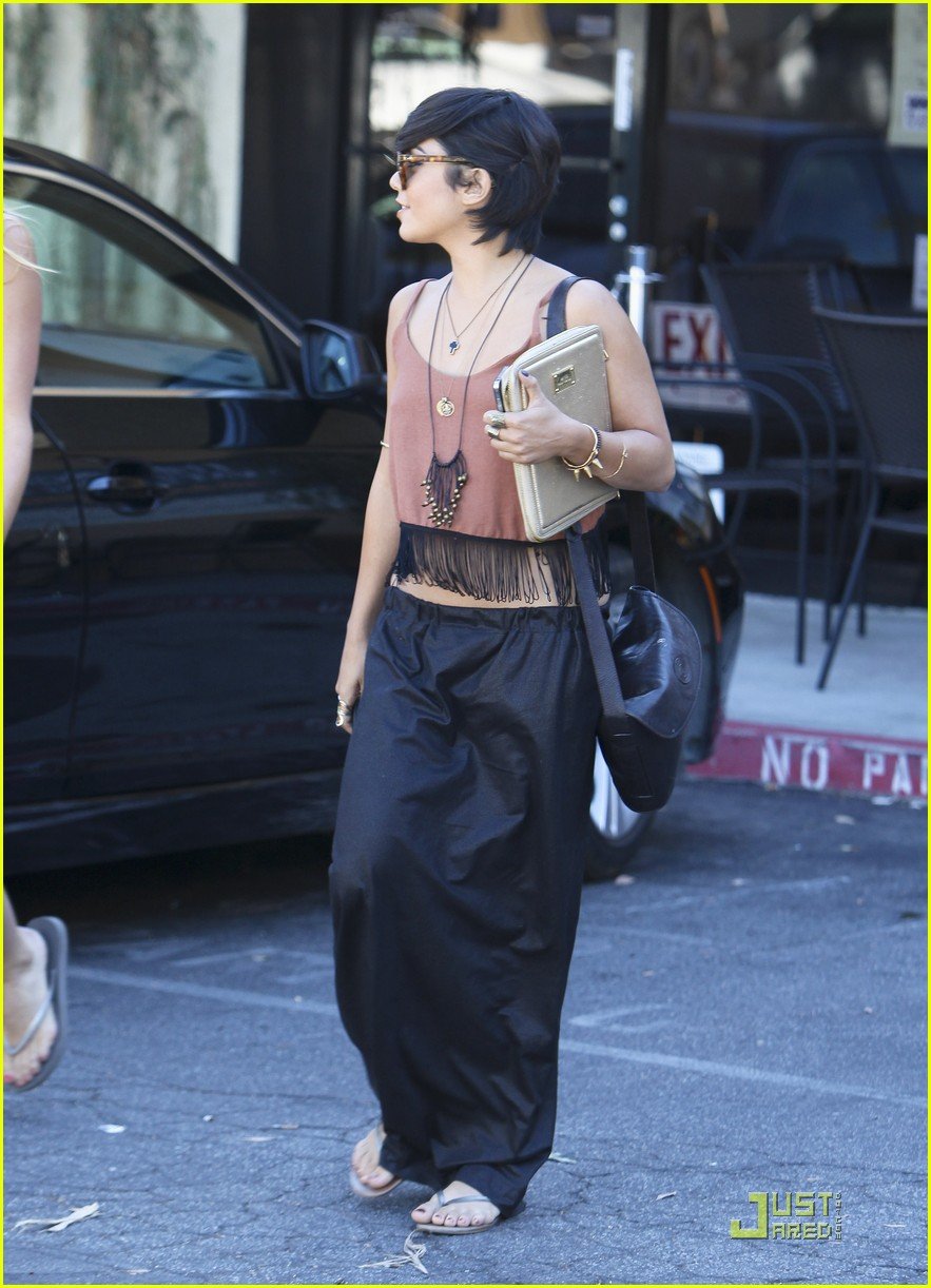 Full Sized Photo of vanessa hudgens laura new lunch 22 | Vanessa