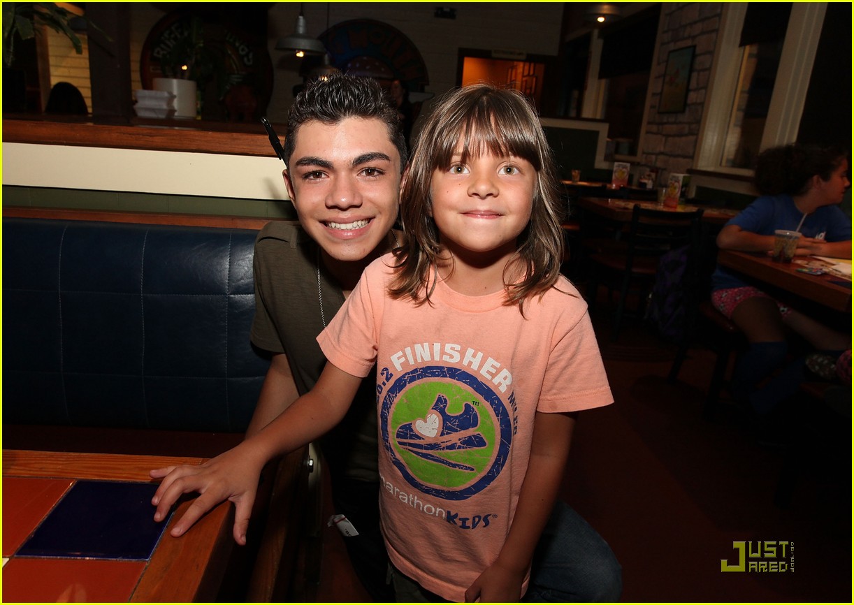 Adam Irigoyen: Chili's VIP Server! | Photo 436703 - Photo Gallery ...