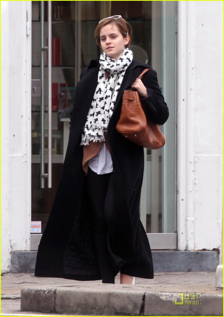 Emma Watson Bundles Up for Breakfast | Photo 435061 - Photo Gallery ...