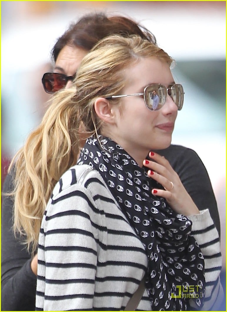 Emma Roberts on Working with Aunt Julia Roberts: It Was 'Cool' | Photo ...