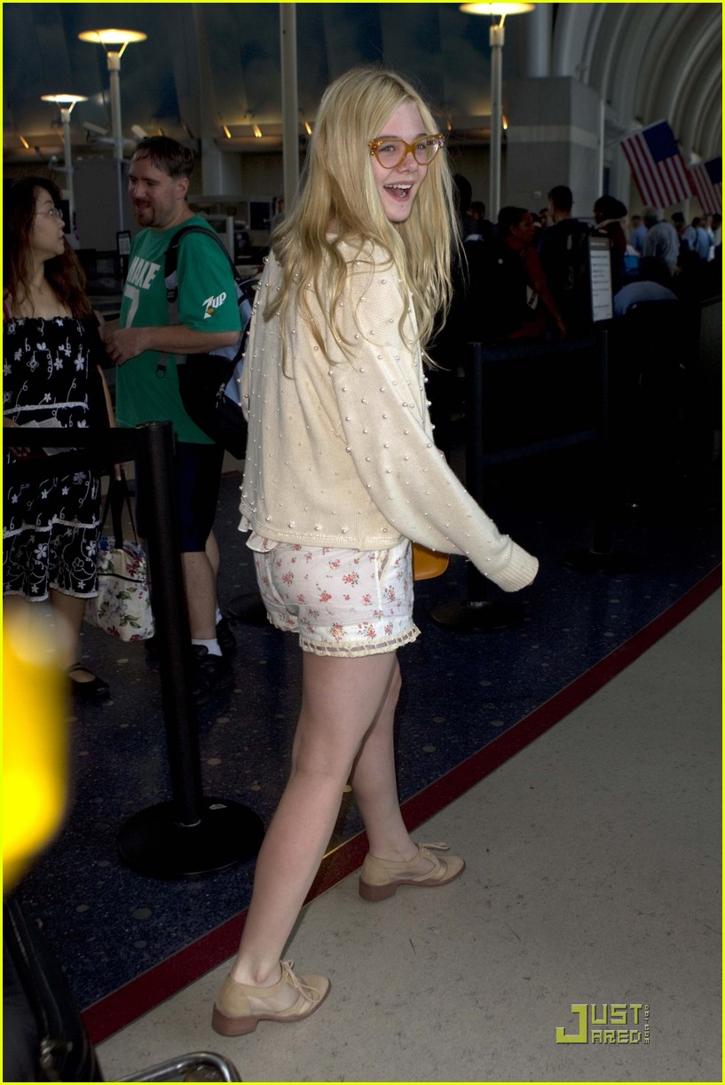 Elle Fanning: LAX Landing! | Photo 436749 - Photo Gallery | Just Jared Jr.