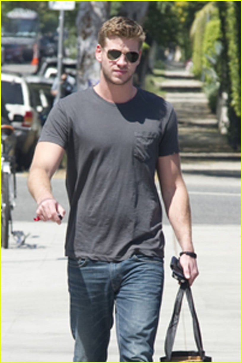 Liam Hemsworth: Tony K Shoe Shopper! | Photo 434758 - Photo Gallery ...