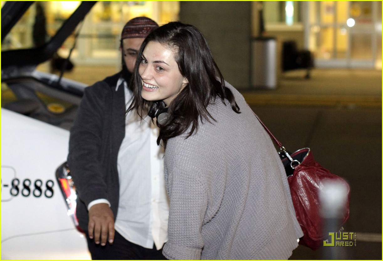 Phoebe Tonkin Faye S Not Really Evil Photo 439005 Phoebe Tonkin Shelley Hennig Pictures Just Jared Jr