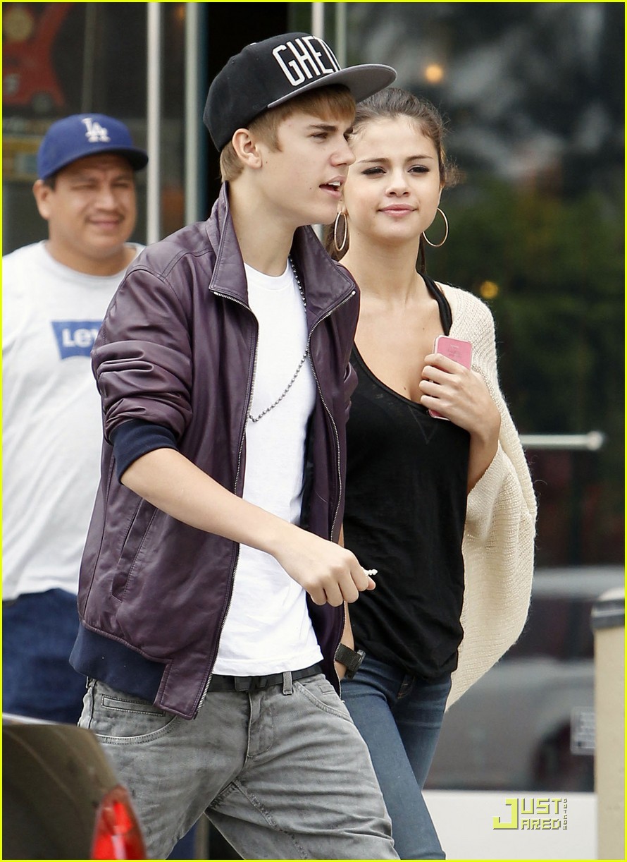 Selena Gomez & Justin Bieber: Shopping Sweeties | Photo 437337 - Photo ...