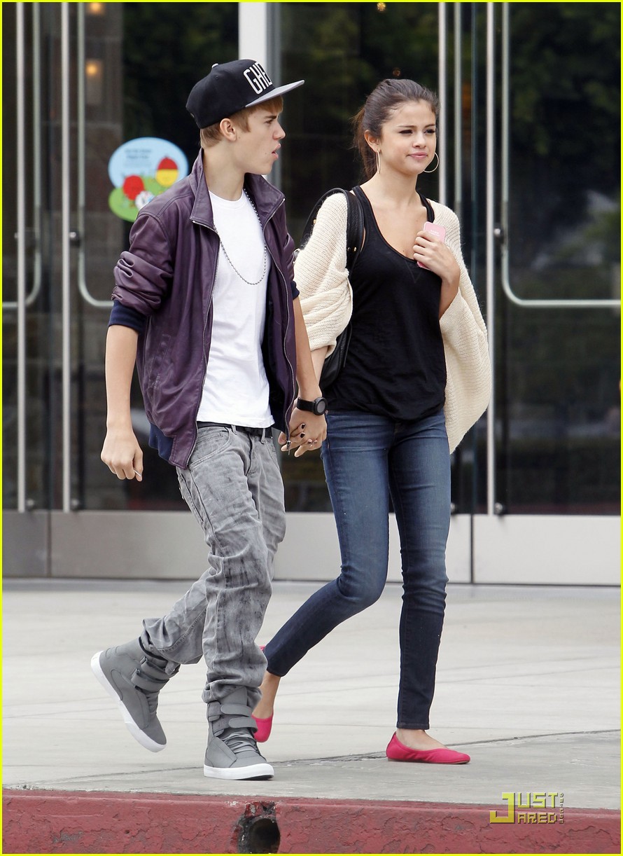 Selena Gomez & Justin Bieber: Shopping Sweeties 