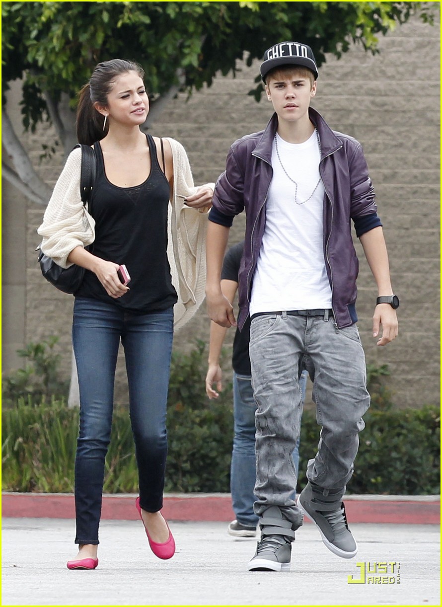 Selena Gomez & Justin Bieber: Shopping Sweeties | Photo 437346 - Photo ...