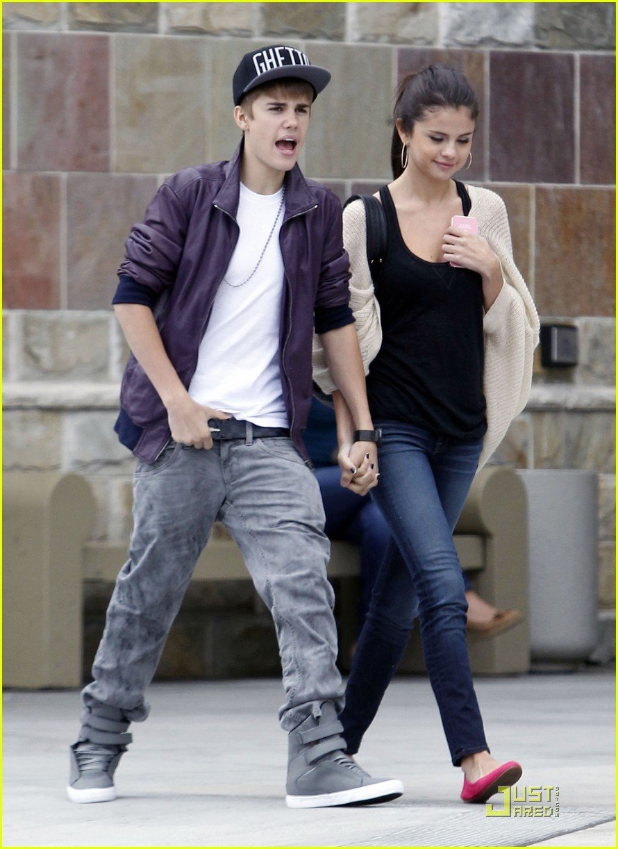 Selena Gomez & Justin Bieber: Shopping Sweeties | Photo 437348 - Photo ...