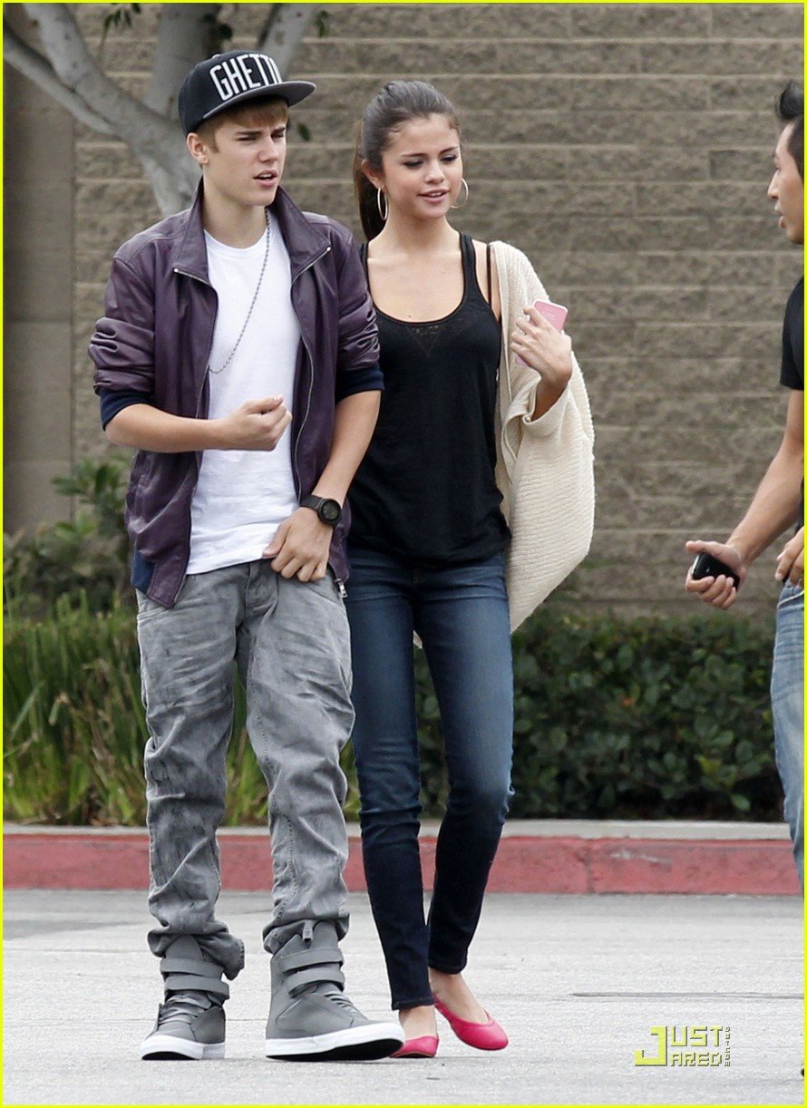 Selena Gomez & Justin Bieber: Shopping Sweeties | Photo 437350 - Photo ...