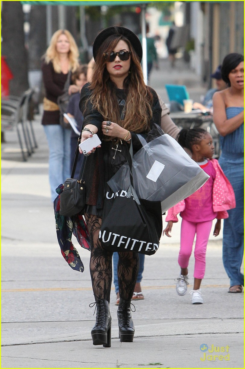 Demi Lovato: Urban Shopper | Photo 440668 - Photo Gallery | Just Jared Jr.