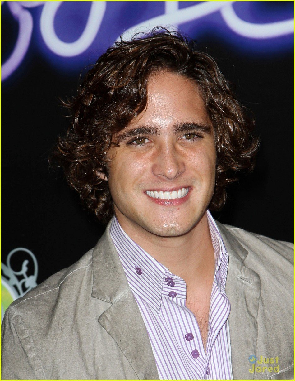 Diego Boneta: ‘Footloose’ Fun with Julianne Hough! | Photo 440475
