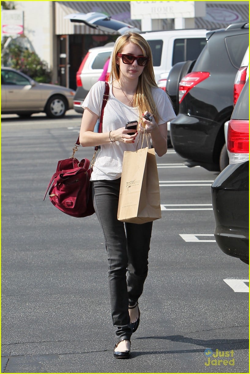 Emma Roberts: 'I Wear My Mulberry Bag To Death' | Photo 443532 - Photo ...