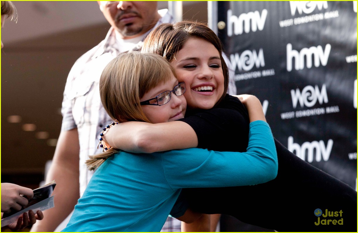 Selena Gomez: Meet & Greet in Edmonton! | Photo 442784 - Photo Gallery